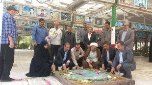حضور مسئولان دانشگاه ملی مهارت واحد استانی قم بر مزار شهدا؛ هم‌زمان با آغاز هفته دفاع مقدس و شروع سال تحصیلی جدید 3
