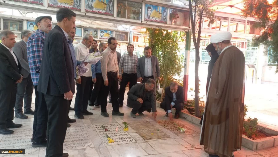 حضور مسئولان دانشگاه ملی مهارت واحد استانی قم بر مزار شهدا؛ هم‌زمان با آغاز هفته دفاع مقدس و شروع سال تحصیلی جدید 7