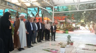 حضور مسئولان دانشگاه ملی مهارت واحد استانی قم بر مزار شهدا؛ هم‌زمان با آغاز هفته دفاع مقدس و شروع سال تحصیلی جدید 11