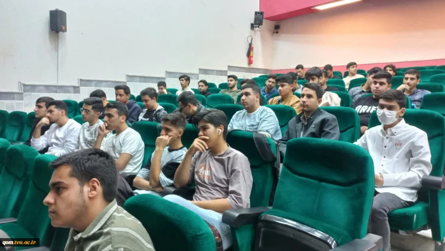 برگزاری جلسه توجیهی و جشن استقبال از دانشجویان جدید الورود ۱۴۰۴ در دانشگاه ملی مهارت-آموزشکده پسران قم
 4