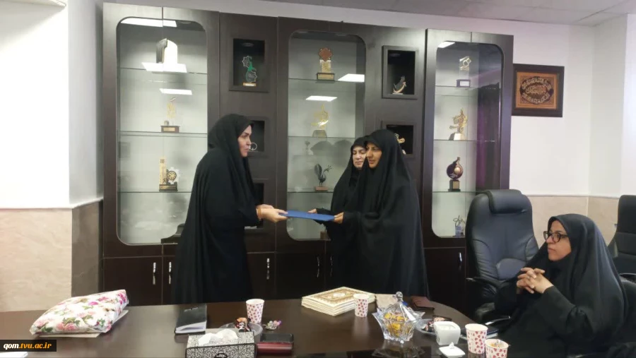 برگزاری جلسه گرامیداشت هفته بسیج در دانشگاه ملی مهارت- آموزشکده دختران قم 3