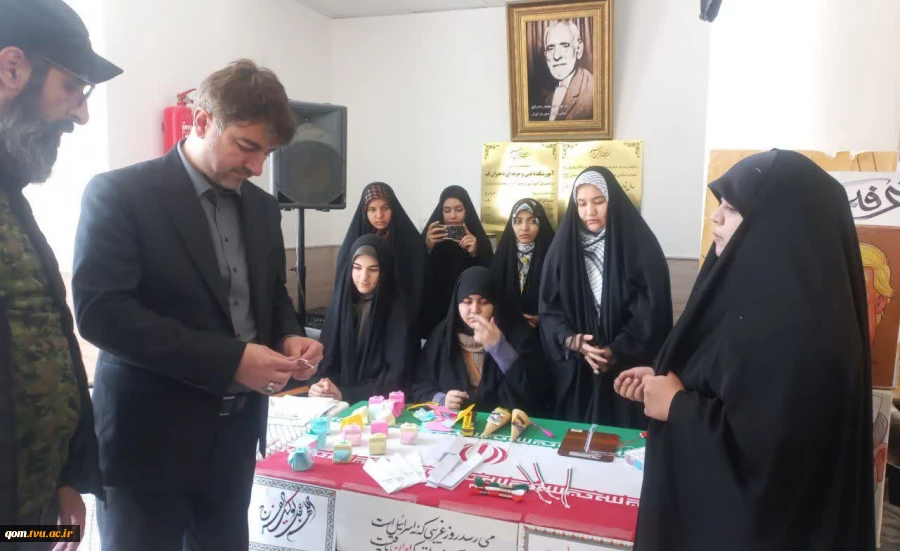 طراحی پوستر با روحیه جهادی؛ 

قدردانی مسئولان استان از دانشجویان دانشگاه ملی مهارت واحد استانی قم- مرکز دختران به مناسبت میلاد حضرت معصومه (س) 3
