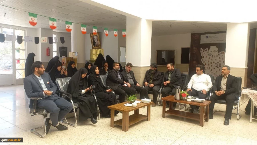 طراحی پوستر با روحیه جهادی؛ 

قدردانی مسئولان استان از دانشجویان دانشگاه ملی مهارت واحد استانی قم- مرکز دختران به مناسبت میلاد حضرت معصومه (س) 4