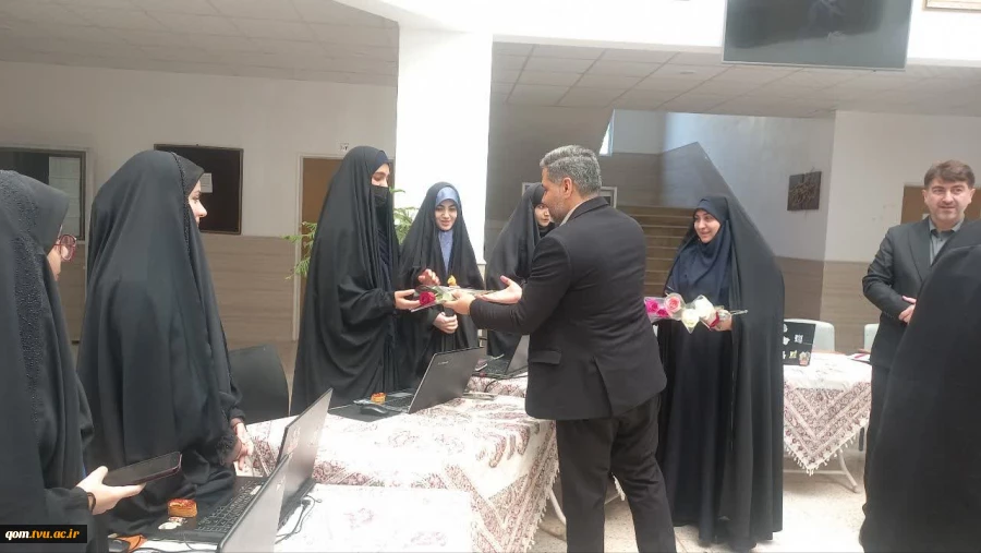 طراحی پوستر با روحیه جهادی؛ 

قدردانی مسئولان استان از دانشجویان دانشگاه ملی مهارت واحد استانی قم- مرکز دختران به مناسبت میلاد حضرت معصومه (س) 11