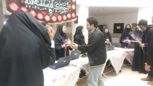طراحی پوستر با روحیه جهادی؛ 

قدردانی مسئولان استان از دانشجویان دانشگاه ملی مهارت واحد استانی قم- مرکز دختران به مناسبت میلاد حضرت معصومه (س) 12