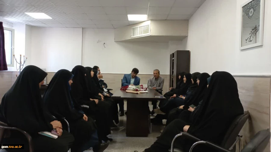 تجلیل از کارکنان حوزه آموزش دانشگاه ملی مهارت واحد استانی قم به مناسبت هفته آموزش 5