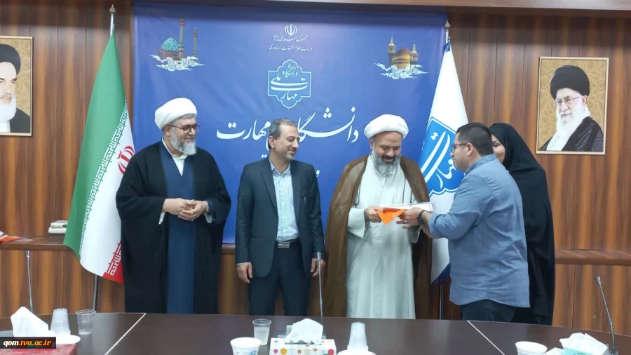 قدردانی از تلاش‌های جهادی همکاران دانشگاه ملی مهارت واحد استانی قم در ساخت یادمان شهید گمنام 15