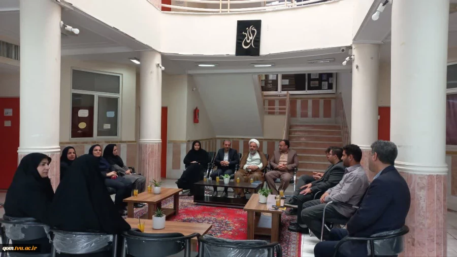 تجلیل از زحمات همکاران حوزه دانشجویی دانشگاه 2