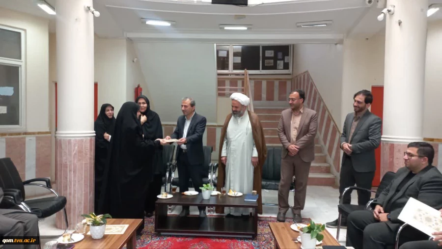 تجلیل از زحمات همکاران حوزه دانشجویی دانشگاه 7