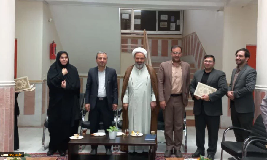 تجلیل از زحمات همکاران حوزه دانشجویی دانشگاه 9