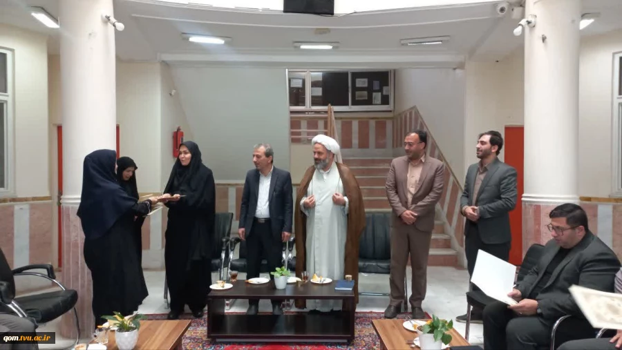 تجلیل از زحمات همکاران حوزه دانشجویی دانشگاه 11