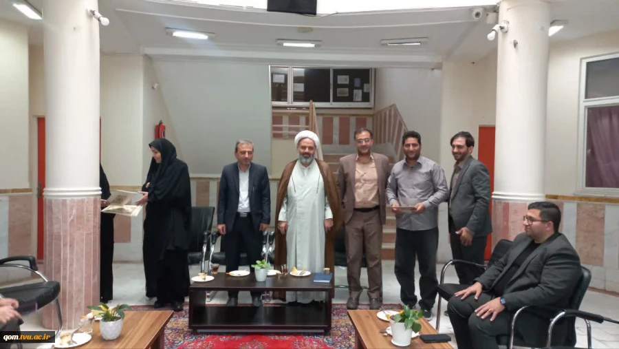 تجلیل از زحمات همکاران حوزه دانشجویی دانشگاه 12