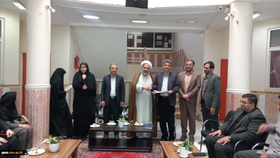 تجلیل از زحمات همکاران حوزه دانشجویی دانشگاه 13