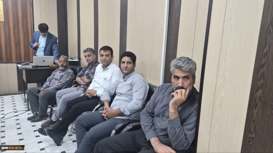 برگزاری جلسه شورای اداری دانشگاه ملی مهارت واحد استانی قم به مناسبت روز کارمند  9