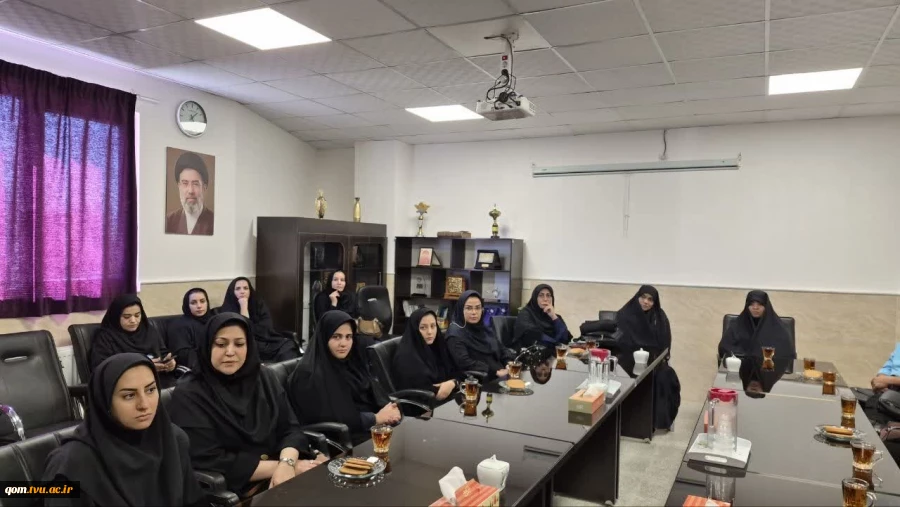 برگزاری جلسه هم‌اندیشی اساتید گروه گرافیک آموزشکده دختران قم 5